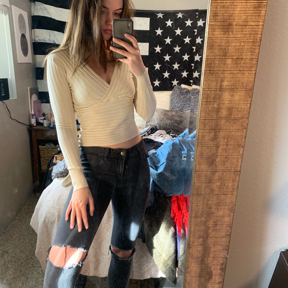 Form fitting white top